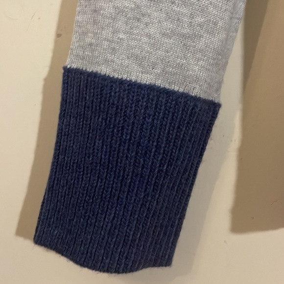 Robert Kitchen Light Knit Grey Front Pocket Sweater Size Medium - Picture 8 of 13